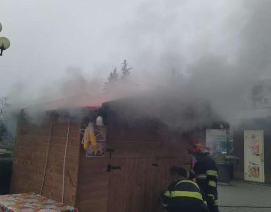Incendiu la o casuta din Targul de Craciun Ploiesti