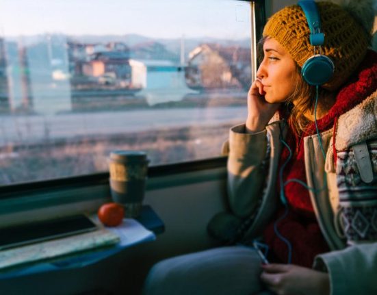 Peste 35000 de studenti cer mentinerea facilitatilor la tren