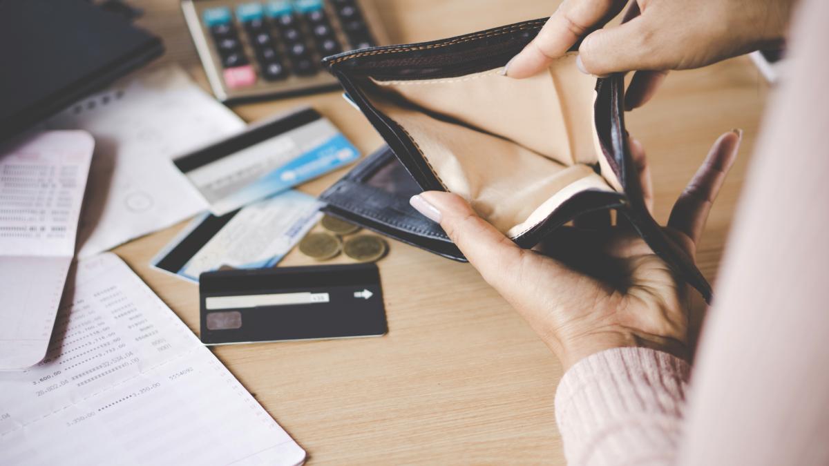 2025 Anul scumpirilor si al salariilor inghetate Singurul avantaj cresterea salariului minim