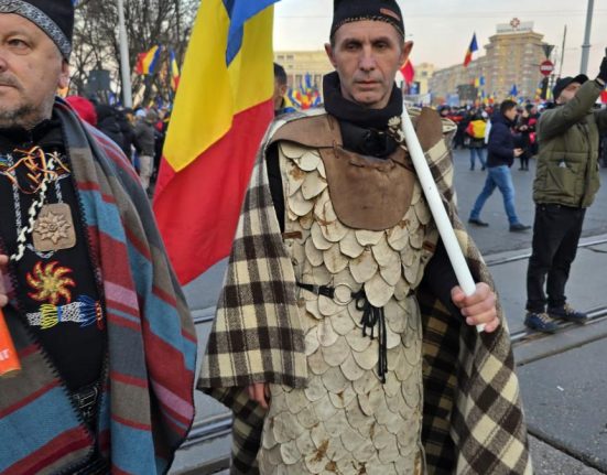 Ce nu s a vazut la televizor de la protestul AUR Reportaj incognito printre manifestanti Poate ca George nu e in Polonia