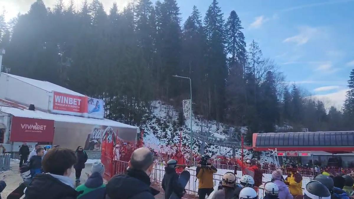 Conflict la telegondola din Poiana Brasov un turist a lovit altul cu schiurile pentru ca nu a fost lasat in fata la coada