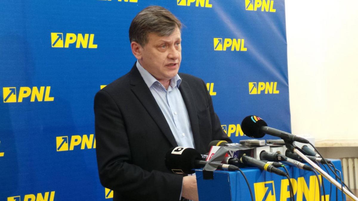 Consiliul National al PNL valideaza candidatura lui Crin Antonescu la prezidentialele din 2025