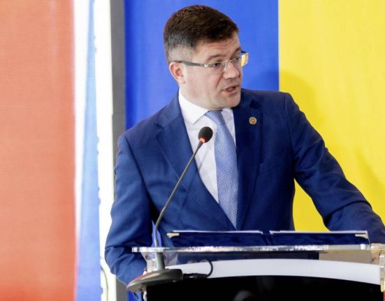 Costel Alexe a amenintat un jurnalist Iti dau un cap in gura Ulterior a motivat scuzele Mi s a activat instinctul de parinte