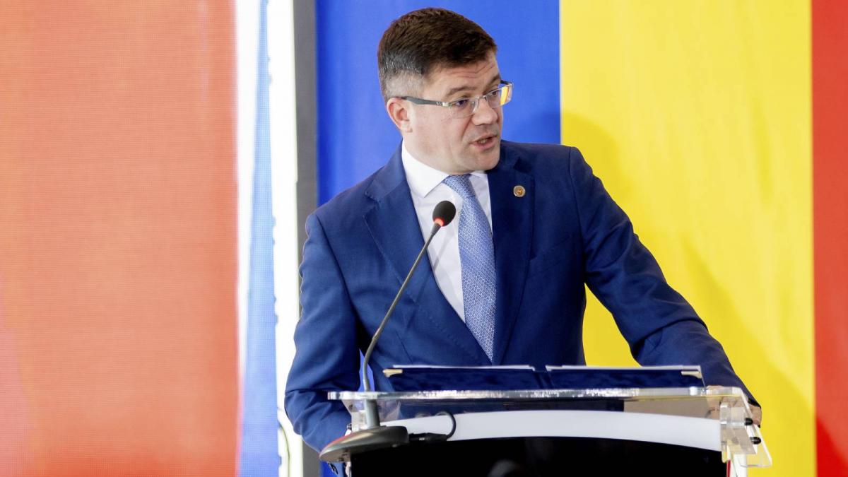 Costel Alexe a amenintat un jurnalist Iti dau un cap in gura Ulterior a motivat scuzele Mi s a activat instinctul de parinte