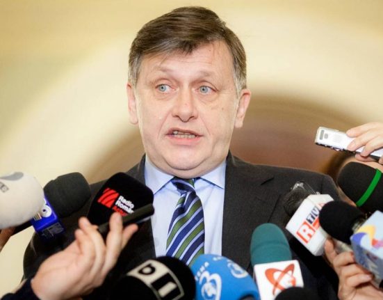 Crin Antonescu cere liderilor Coalitiei sa decida data alegerilor si daca il mai sustin drept candidat Am pus lucrurile pe pauza