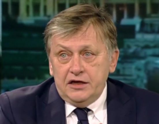 Crin Antonescu il sustine pe Bolojan dupa proteste la Senat Imi plac multimile dar nu la locul de munca