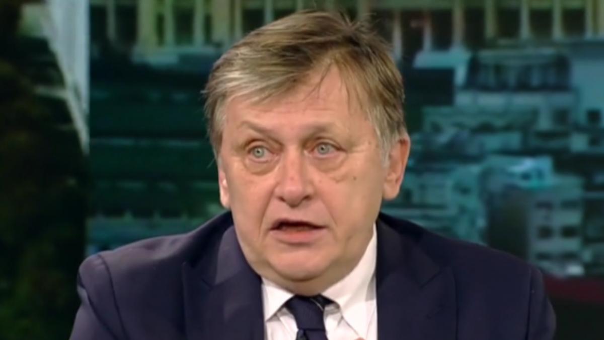 Crin Antonescu il sustine pe Bolojan dupa proteste la Senat Imi plac multimile dar nu la locul de munca