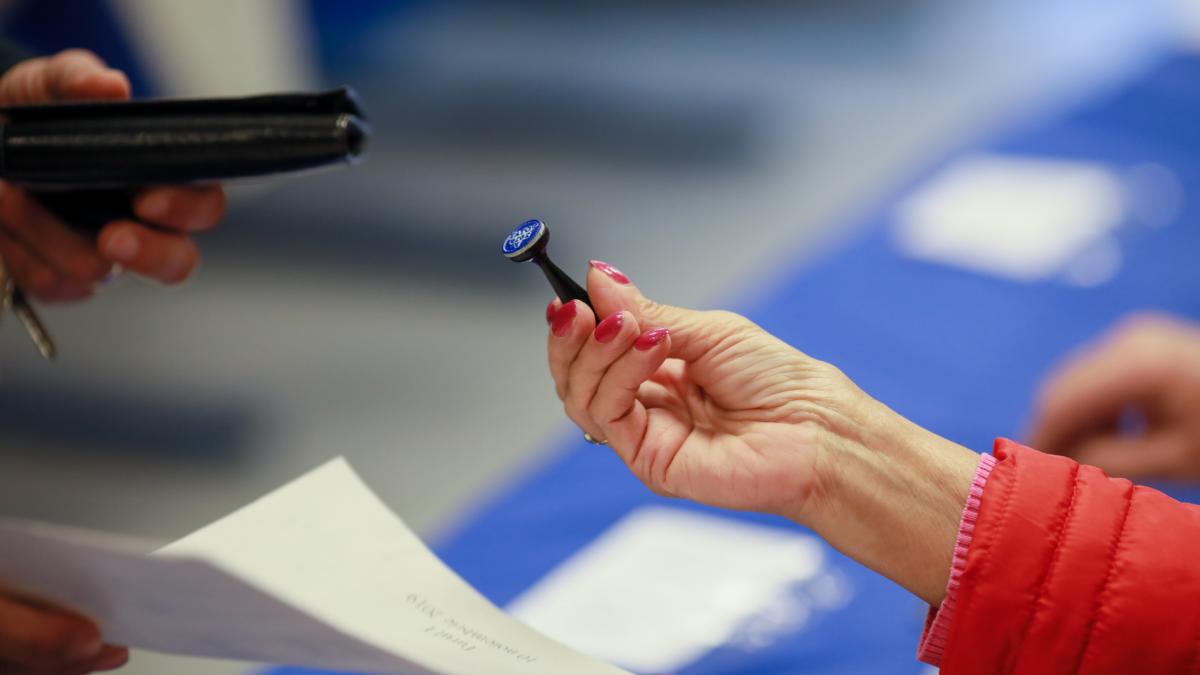 Cum ar vota romanii daca duminica viitoare ar avea alegeri AUR pe primul loc