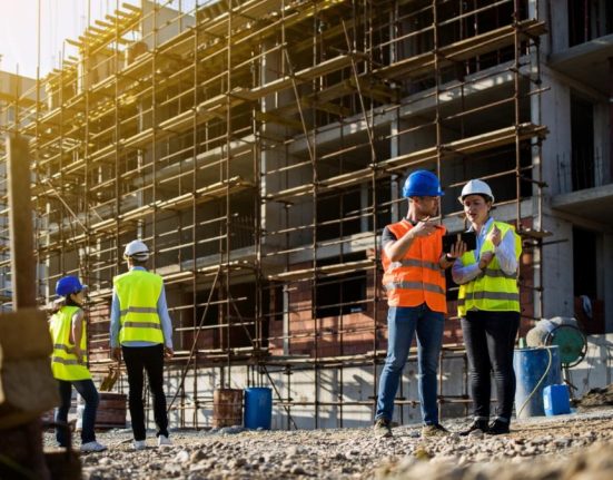 Guvernul a aprobat angajarea a 100000 de muncitori straini in Romania in 2025