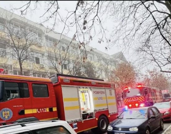 Incendiu la o scoala din Oradea Foc izbucnit la un echipament electric