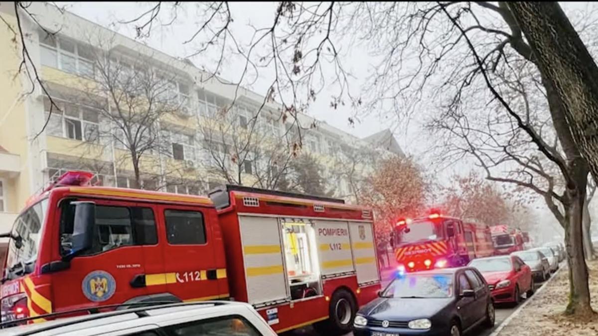Incendiu la o scoala din Oradea Foc izbucnit la un echipament electric