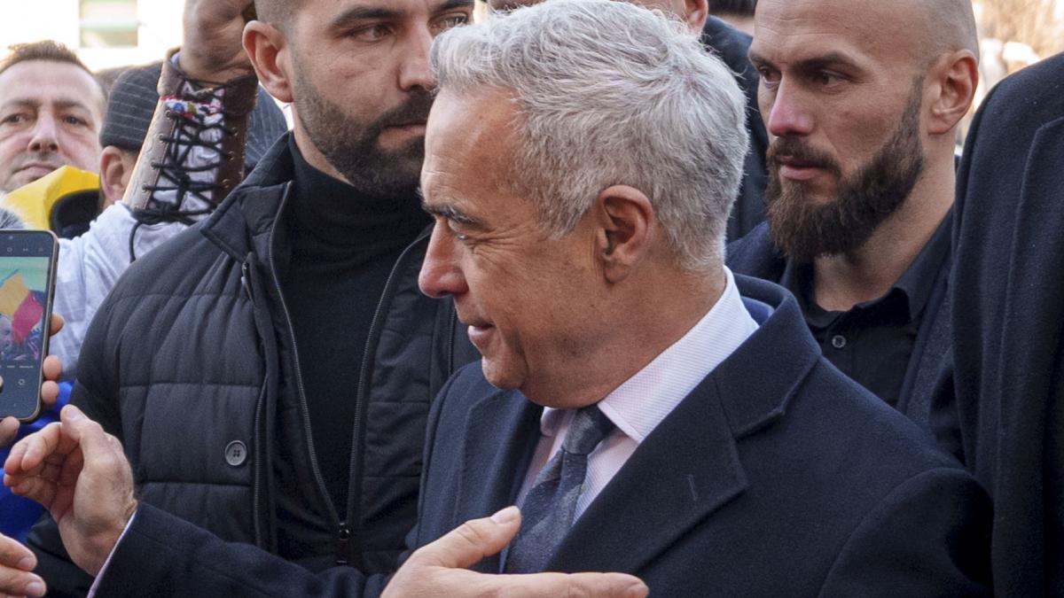 Jandarmeria il acuza pe Calin Georgescu ca a mintit public