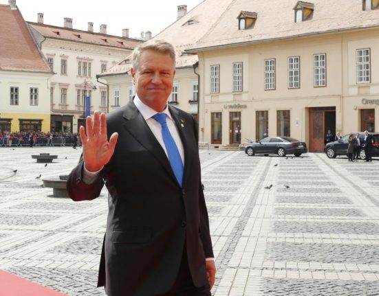 Judecatorii explica retragerea a doua case lui Iohannis