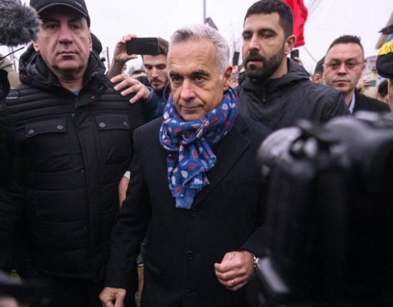 Kelemen Hunor Georgescu nu trebuie impiedicat sa candideze Trebuie invins cu stampila in mana