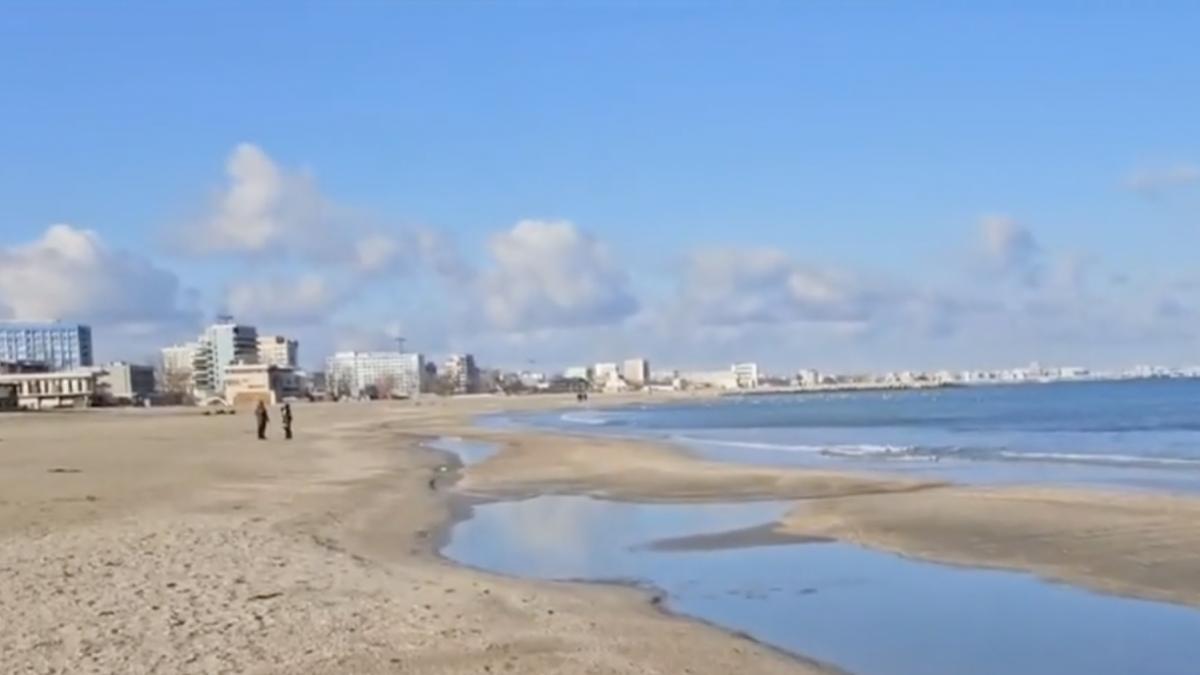 La mare pe plaja s au format insulite si lagune Expertii explica fenomenul neobisnuit Trebuie sa ne obisnuim