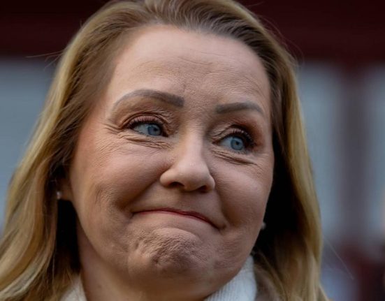 Lasconi afirma ca Antonescu e o marioneta intr un joc al puterii Ciolacu si protectorul sau Iohannis se joaca cu democratia