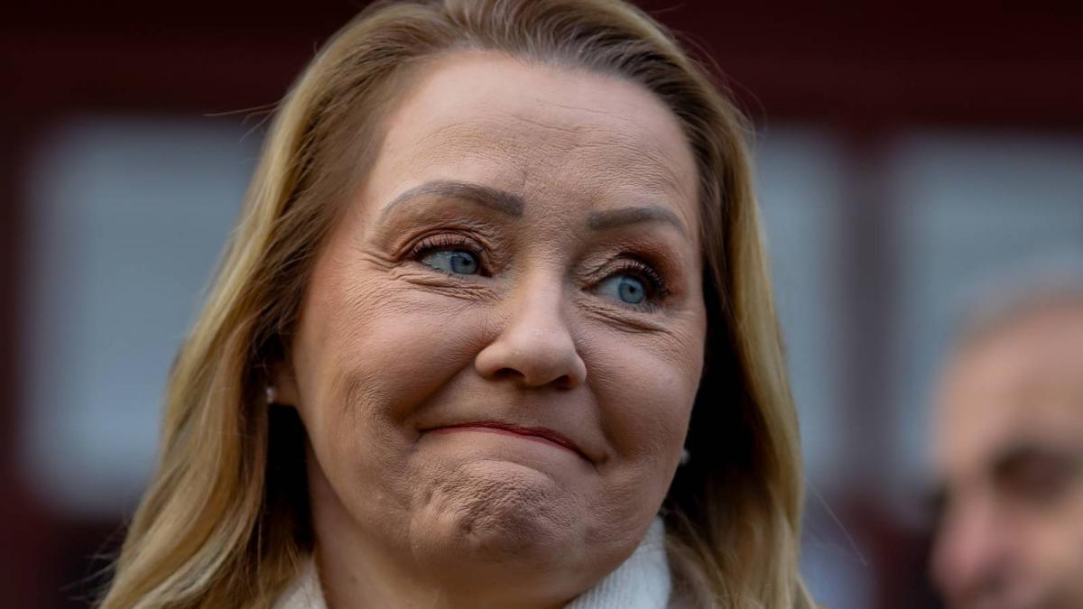 Lasconi afirma ca Antonescu e o marioneta intr un joc al puterii Ciolacu si protectorul sau Iohannis se joaca cu democratia