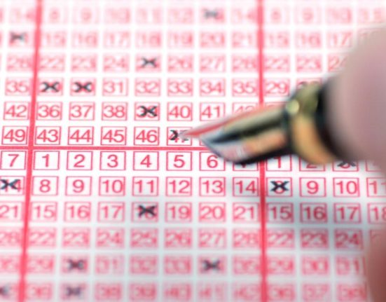 Loto 6 49 duminica 12 ianuarie Report peste 1 58 milioane euro categoria I