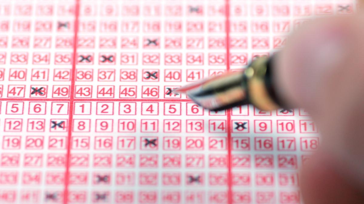 Loto 6 49 duminica 12 ianuarie Report peste 1 58 milioane euro categoria I