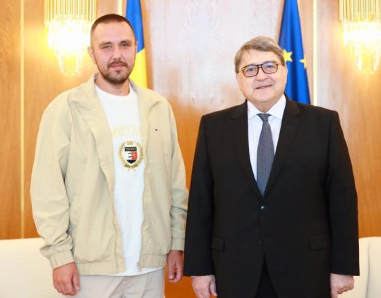 Marinarul roman eliberat de Houthi primit la MAE