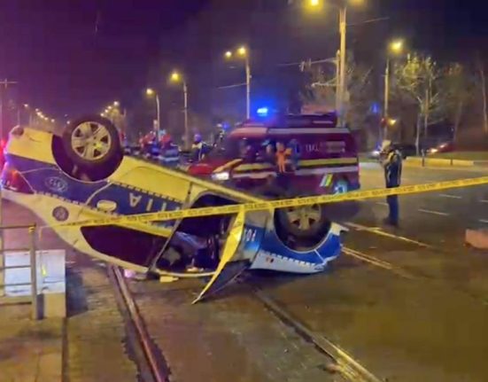Masina de politie lovita de o soferita din Bucuresti