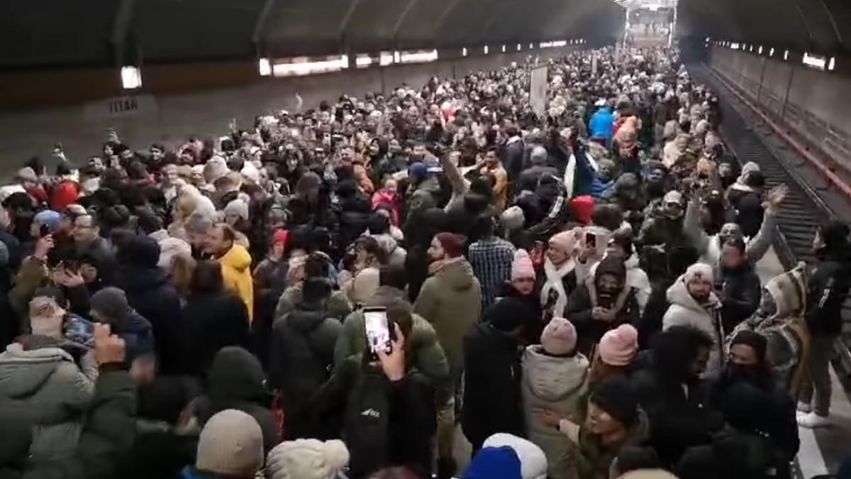 Momente emotionante la metrou Titan muncitori nepalezi s au intalnit si au scandat Nepal