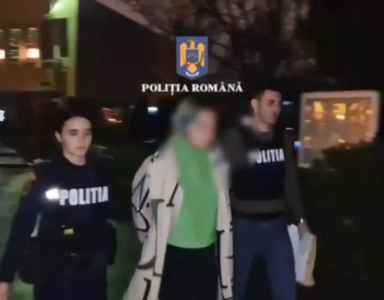 O femeie a incendiat o masina in Bucuresti focul extinzandu se la alte autoturisme
