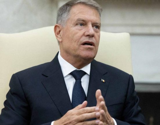 Opozitia a strans semnaturi pentru suspendarea lui Iohannis