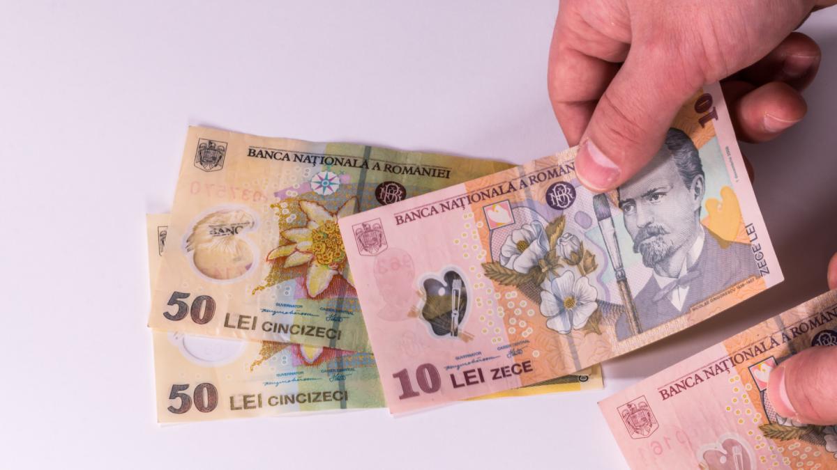 Pensionarii cu pensii sub 3000 lei primesc plata unica