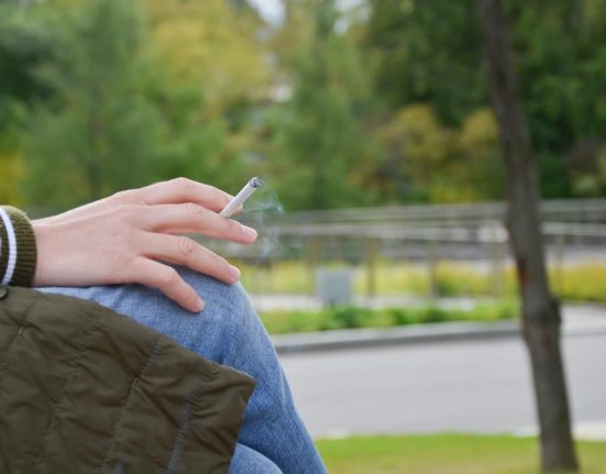 Primul oras din Romania unde fumatul in public ar putea fi interzis
