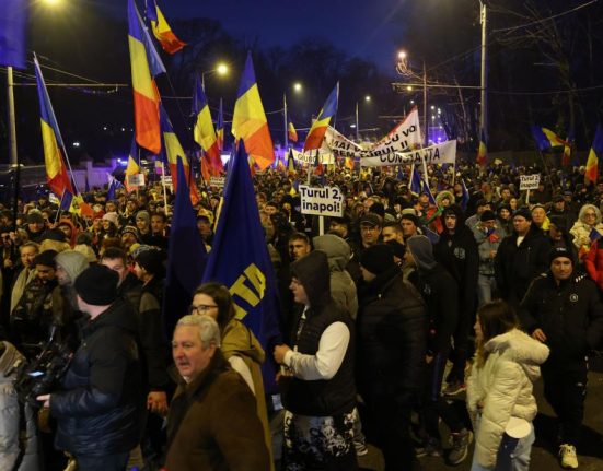 Protestatarii de la manifestatia AUR din Bucuresti au agresat jurnalisti Politia s a autosesizat