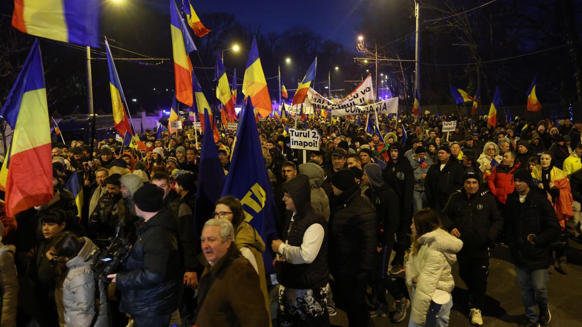 Protestatarii de la manifestatia AUR din Bucuresti au agresat jurnalisti Politia s a autosesizat