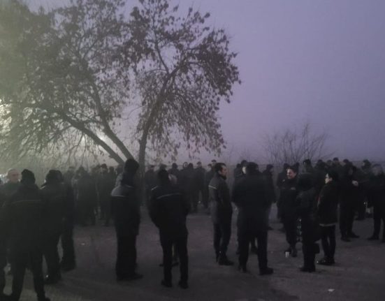 Proteste in penitenciare sute de angajati refuza munca din cauza ordonantei trenulet Detinutii nu sunt dusi la instante azi