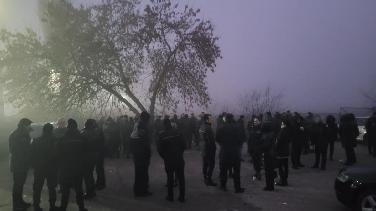 Proteste in penitenciare sute de angajati refuza munca din cauza ordonantei trenulet Detinutii nu sunt dusi la instante azi