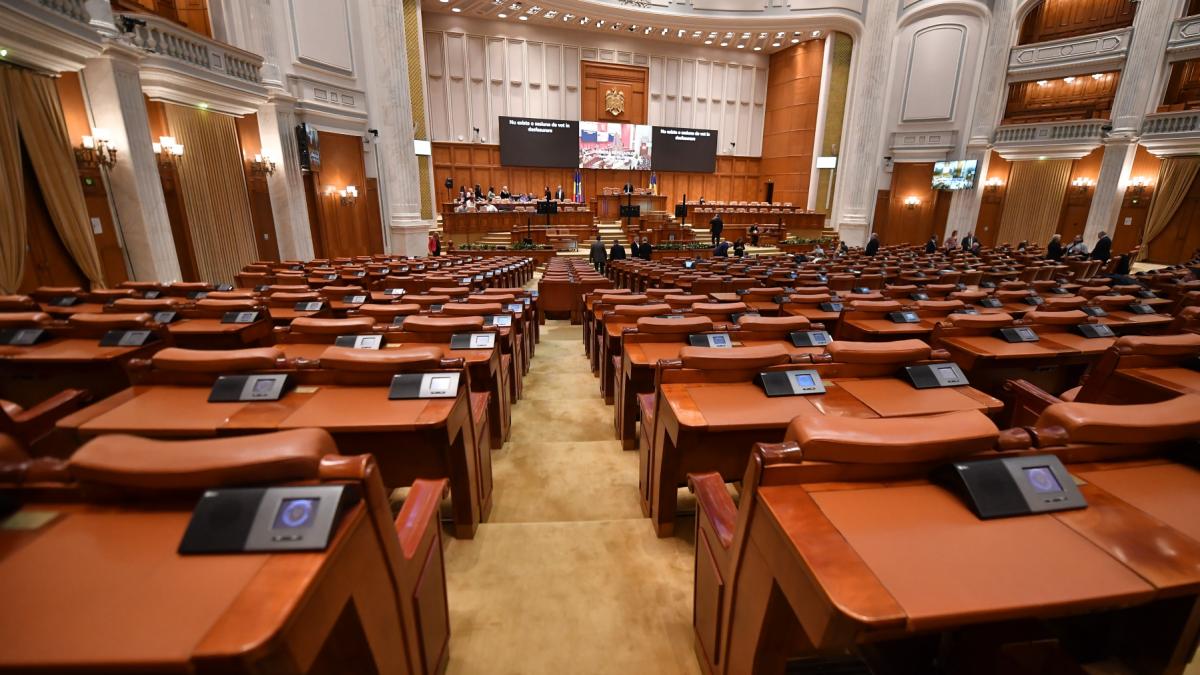 Senatul Romaniei concediaza 156 de angajati