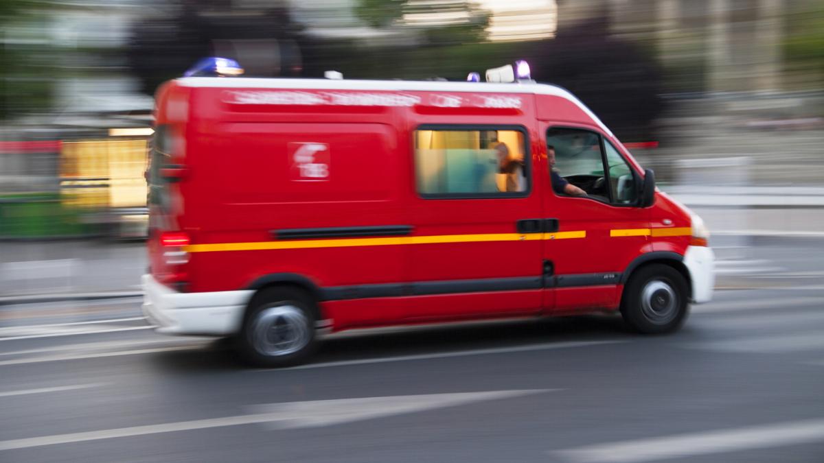 Un autoturism a luat foc langa Ranca Trafic ingreunat pe Transalpina
