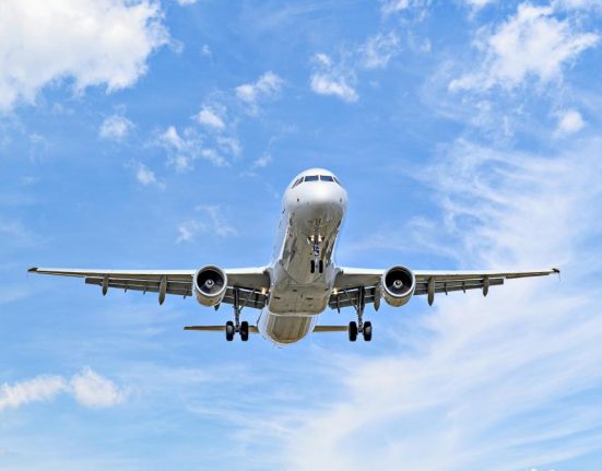 Un avion cere aterizare urgenta zboara deasupra Valcea