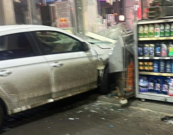 Un marocan a lovit cu masina o benzinarie din Timis