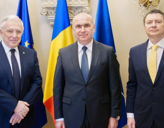 Bolojan la primit pe Isarescu la Cotroceni Economia actuala este plina de riscuri si incertitudini