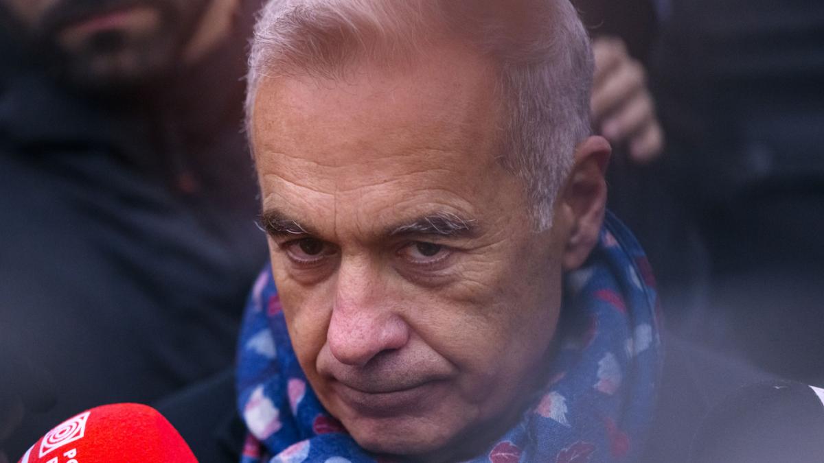 Calin Georgescu nu poate parasi tara sau detine arme