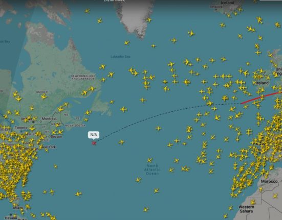 Cel mai urmarit zbor 3000 de oameni au urmarit fratii Tate spre Florida