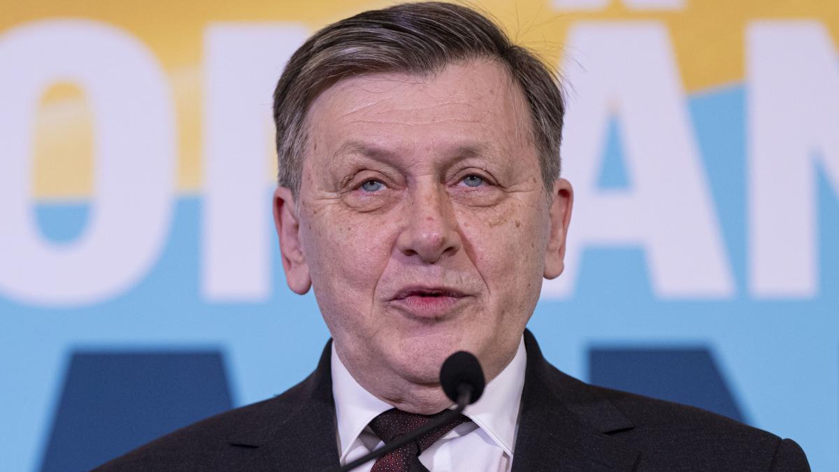 Crin Antonescu despre avort Legislatia nu trebuie discutata