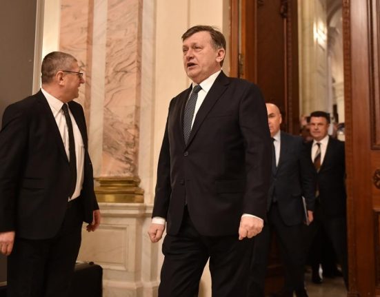 Crin Antonescu doreste reglementarea retelelor sociale Ma deranjeaza falsificarea si instigarea