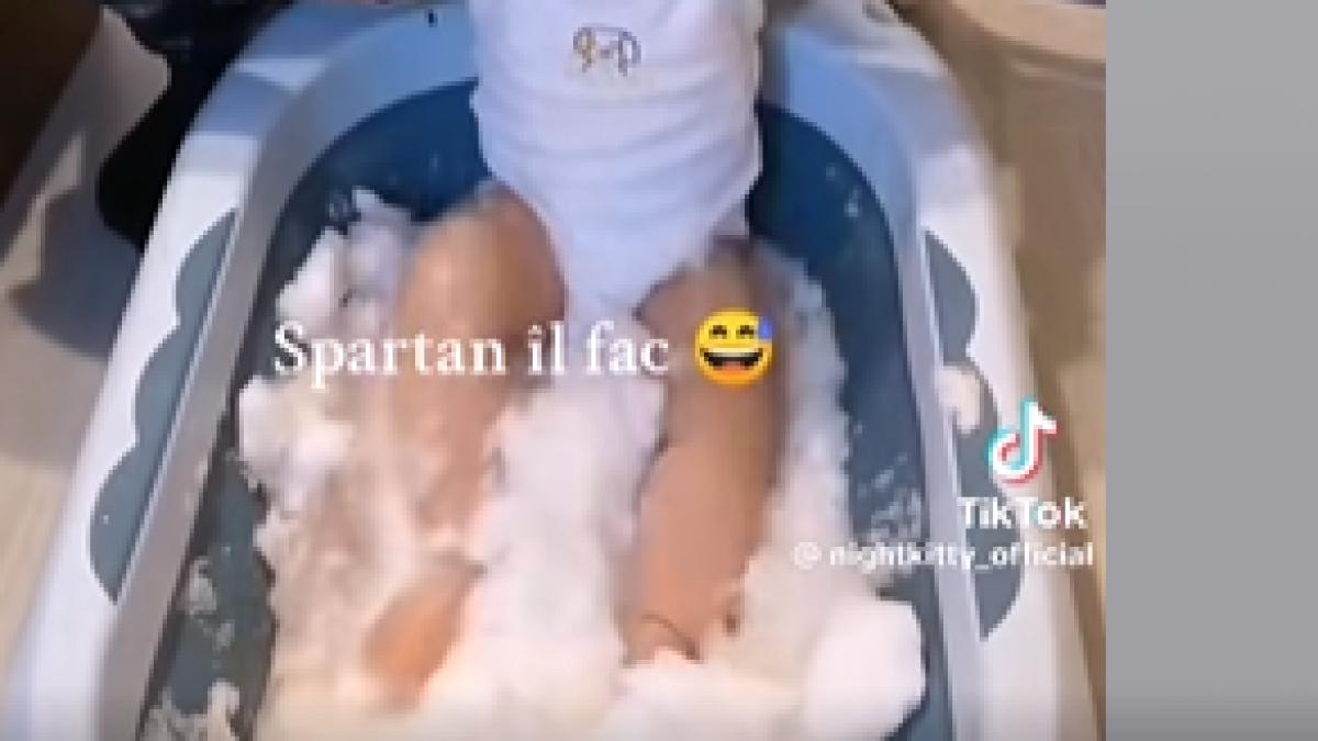 Cum se apara mama ce si a pus copilul in zapada