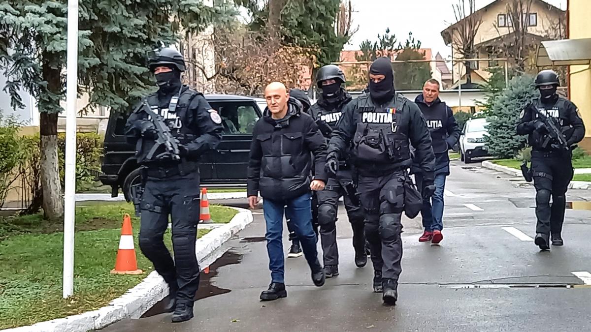 Descoperiri socante la proprietatile lui Horatiu Potra zeci de grenade o mitraliera si explozibil gasite in casa mercenarului