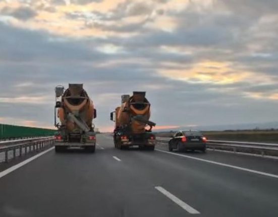 Doua betoniere au blocat traficul pe A7
