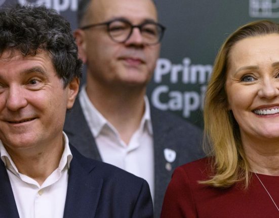 Elena Lasconi il critica pe Nicusor Dan Stiu ce reprezint astept sa aflu ce reprezinta el Nu ma retrag Daca el nu se retrage vedem