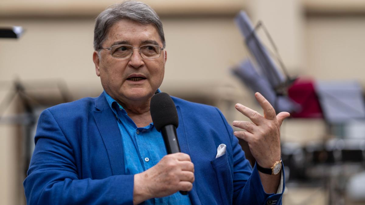 Emil Hurezeanu asigura ca nu vor fi concedieri la MAE Deficit de 600 de posturi