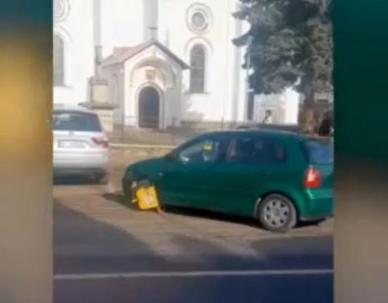 Imagini virale Soferul pleaca fara sa plateasca parcarea