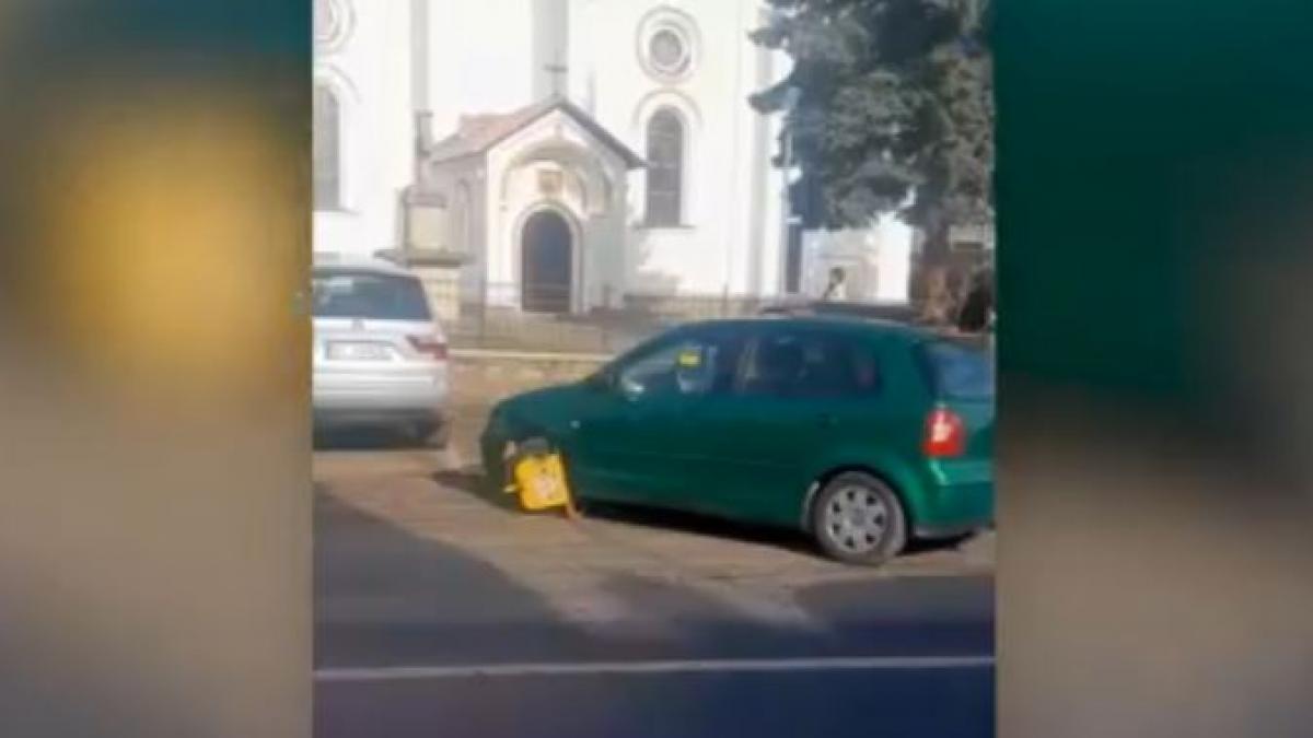 Imagini virale Soferul pleaca fara sa plateasca parcarea